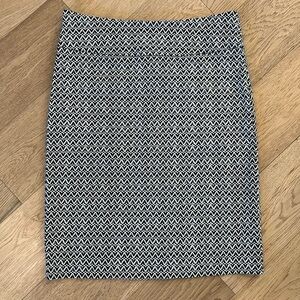 Black and white patterned pencil skirt